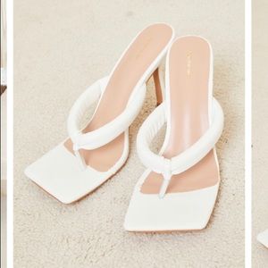 WHITE PU TUBE TOE THONG